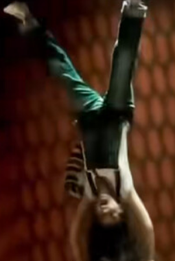 悬疑恐怖《末日来临》电影解说文案-AI电影文案解说网